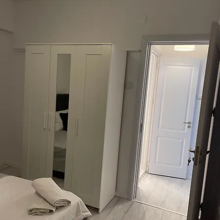 Apartment Piata Mihail Kogalniceanu Nr 8 *